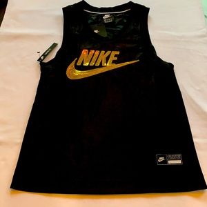 🏅NWT Nike tank with gold logo🏆